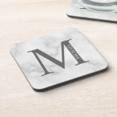 Personalisiertes Monogramm aus weißem Marmor und N Getränkeuntersetzer (Linke Seite)