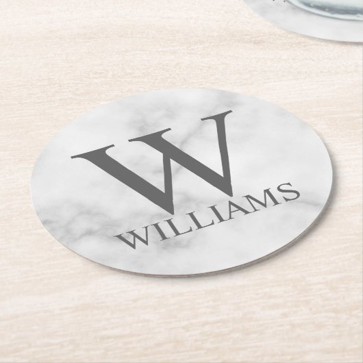 Personalisiertes Monogramm aus weißem Marmor und N Runder Pappuntersetzer (Angewinkelt)