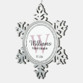 Personalisiertes Monogramm, frisch gelb, rosa Schneeflocken Zinn-Ornament (Rechts)