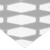 Personalisiertes Monogramm, graues geometrisches M Tischdecke (Schrägansicht)
