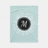 Personalisiertes Monogramm mit blauem Blumenkreide Fleecedecke (Vorderseite)