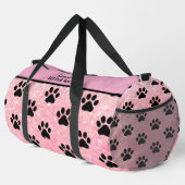 Personalisiertes Monogramm mit rosa Glitter-Pfoten Duffle Bag (Rechte Ecke)