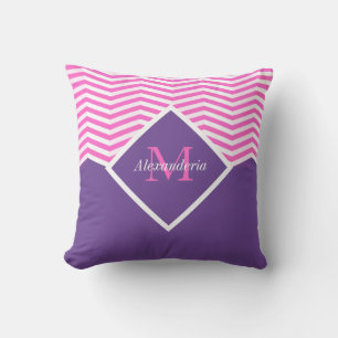 Personalisiertes Monogramm Rosa Lila Weiß Chevron  Kissen