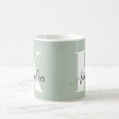 Personalisiertes Monogramm-Skriptformat Grün Kaffeetasse (Mittel)