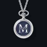 Personalisiertes Monogramm und Name Armbanduhr<br><div class="desc">Personalisierte Monogramm- und Namensgeschenke mit personalisiertem, weißem Monogramm im klassischen Serif-Schriftart-Stil mit einem Namenskasten in der Mitte des Monogramms auf marinebasischem Hintergrund.</div>