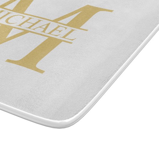 Personalisiertes Monogramm und Name aus Weiß und G Schneidebrett (Ecke)