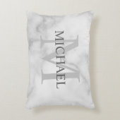 Personalisiertes Monogramm und Name aus weißem Mar Dekokissen (Vorderseite(Vertikal))