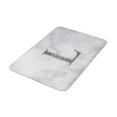 Personalisiertes Monogramm und Name Badezimmer Mat Badematte (Schrägansicht)
