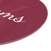 Personalisiertes Monogramm und Name Burgundy Red Schneidebrett (Ecke)