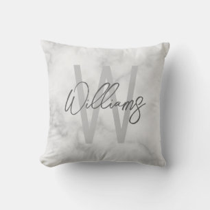 Personalisiertes Monogramm und Name für das weiße Kissen