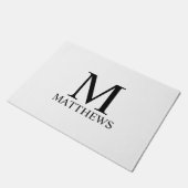 Personalisiertes Monogramm und Name Fußmatte (Schrägansicht)