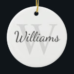 Personalisiertes Monogramm und Name Keramik Ornament<br><div class="desc">Personalisiertes Monogramm und Namensgeschenk enthält personalisierte Namen im Stil eines Schriftartes mit grauem Skript und Monogramm im hellgrauen Serif-Schriftart-Stil als Hintergrund,  auf weißem Hintergrund. Ideal für Ferien,  Wiedersehen und besondere Anlässe.</div>