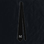 Personalisiertes Monogramm und Name Krawatte<br><div class="desc">Personalisierte Monogramm- und Namensgeschenke mit personalisierten Monogrammen und Namen im klassischen Serif-Schriftart-Stil.

Perfekt als väterliche Geschenke für Papa,  Geschenke für Großvater,  Ehemann,  Bräutigam,  Trauzeuge,  Trauzeuge und mehr.</div>