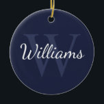 Personalisiertes Monogramm und Name Navy Blue Keramik Ornament<br><div class="desc">Personalisierte Monogram und Name Gift sind mit personalisierten Namen im Stil eines Schriftartes mit weißem Skript und Monogramm in hellblau serif Schriftart als Hintergrund auf marineblau Hintergrund ausgestattet. Ideal für Ferien,  Wiedersehen und besondere Anlässe.</div>