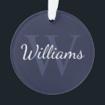 Personalisiertes Monogramm und Name Navy Blue Ornament<br><div class="desc">Personalisierte Monogram und Name Gift sind mit personalisierten Namen im Stil eines Schriftartes mit weißem Skript und Monogramm in hellblau serif Schriftart als Hintergrund auf marineblau Hintergrund ausgestattet. Ideal für Ferien,  Wiedersehen und besondere Anlässe.</div>