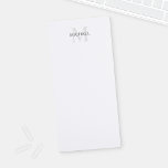 Personalisiertes Monogramm und Name Notepad Magnetischer Notizblock<br><div class="desc">Personalisiertes Monogramm und Name Notepad weist personalisierte Namen in Grau und Monogramm auf,  hellgrau als Hintergrund,  im klassischen Serif-Schriftart,  auf weißem Hintergrund.</div>