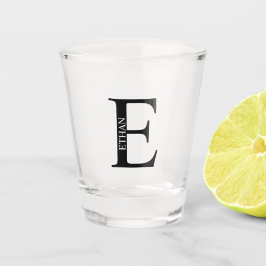 Personalisiertes Monogramm und Name Schnapsglas (Vorderseite)