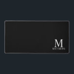 Personalisiertes Monogramm und Name Schreibtischunterlage<br><div class="desc">Personalisiert Monogram und Name Gift verfügen über personalisierte Monogramm und einen Namen im klassischen Serif-Schriftart auf schwarzem Hintergrund.</div>
