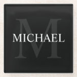 Personalisiertes Monogramm und Name Schwarz Glasuntersetzer<br><div class="desc">Personalisierte Monogramm- und Namensschilder weisen personalisierten Namen in Weiß und Monogramm auf,  grau als Hintergrund,  im klassischen Serifenstil,  auf schwarzem Hintergrund.

Perfekt als Urlaubsgeschenk,  Vatertagsgeschenk,  vielen Dank für Trauzeuge und Geschenk für alle besondere Anlässe.</div>
