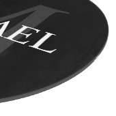 Personalisiertes Monogramm und Name Schwarz Schneidebrett (Ecke)