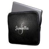 Personalisiertes Monogramm und Name schwarzes Lede Laptopschutzhülle (Vorderseite Links)