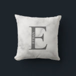 Personalisiertes Monogramm und Namenspatzen Kissen<br><div class="desc">Personalisiert Monogram und Name Gift bieten personalisierte Monogramm und Namen im klassischen Serif-Schriftart-Stil. Perfekt als Wohngestaltungen,  Hauswärme Geschenke,  Feriengeschenke für Familien,  Neuvermählte und mehr.</div>