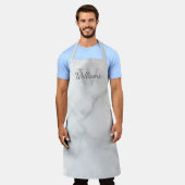 Personalisiertes Monogramm und weißer Marmor Schürze (Getragen)