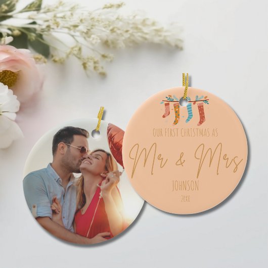 Personalisiertes Mr. & Mrs. First Christmas Foto Keramik Ornament