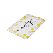 Personalisiertes Muster für rosa und gelbe Konfett Badematte (Schrägansicht)