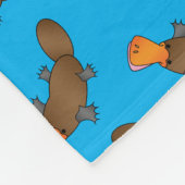 Personalisiertes Namenshimmelblau platypus Muster Fleecedecke (Ecke)