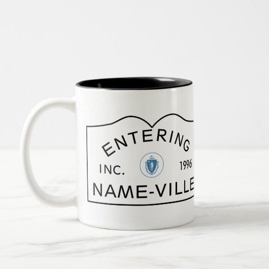 PERSONALISIERTES Namensmassachusetts-Stadtzeichen Zweifarbige Tasse (Links)