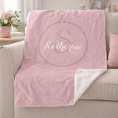 Personalisiertes Namensmonogramm Staubrose Sherpadecke