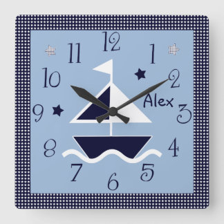 Personalisiertes Nautic Sailboat & Stars Niedliche Quadratische Wanduhr