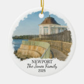 Personalisiertes Newport-Ornament, Insel Rhode Keramik Ornament (Vorne)