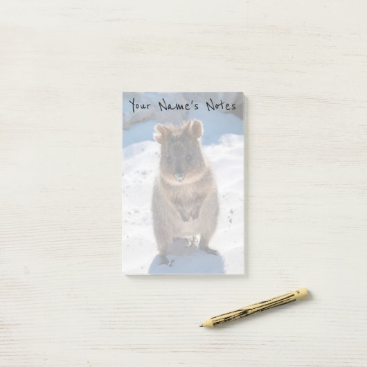 Personalisiertes Niedliches und glückliches Quokka Post-it Klebezettel (Auf Schreibtisch)