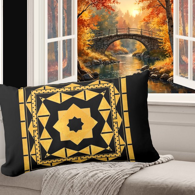 Personalisiertes Ocher Schwarz Muster Kissen (Elegant pillow featuring an art deco inspired abstract design in black and ocher)