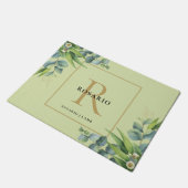 Personalisiertes Olive Green Gold Monogramm Fußmatte (Schrägansicht)