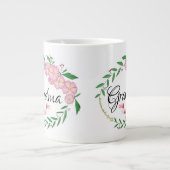 Personalisiertes Oma Errichtet Blume Kranz Jumbo-Tasse (Vorderseite)
