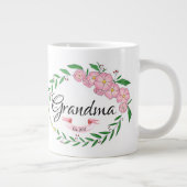 Personalisiertes Oma Errichtet Blume Kranz Jumbo-Tasse (Rechts)
