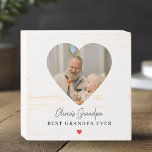 Personalisiertes Opa-Foto | Beste Opa je Holzkisten Schild<br><div class="desc">Feiern Sie Ihren phantastischen Opa mit diesem herzlichen, maßgeschneiderten Holzkastenschild! Dieses elegante Foto in einem herzförmigen Rahmen und das Zitat Best Opa Ever verleihen jedem Regal, jedem Schreibtisch oder jedem Kamin Wärme und Liebe. Perfekt als Vatertagsgeschenk, Geburtstagsüberraschung oder Alltagsgedanken der Enkel. Die personalisierte Touch macht es zu einem bleibenden Sake,...</div>