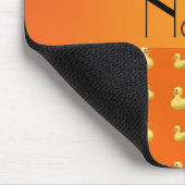 Personalisiertes orange Gummientennamensmuster Mousepad (Ecke)