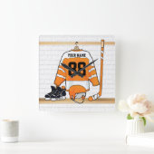 Personalisiertes orange und weißes Eis-Hockey Quadratische Wanduhr (Zuhause)