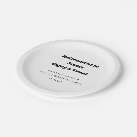 Personalisiertes Party für Schwarz-weiße Altersvor Pappteller (Schrägansicht)