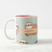 Personalisiertes Pastell-Adorable-Sloth-Muster Zweifarbige Tasse (Links)