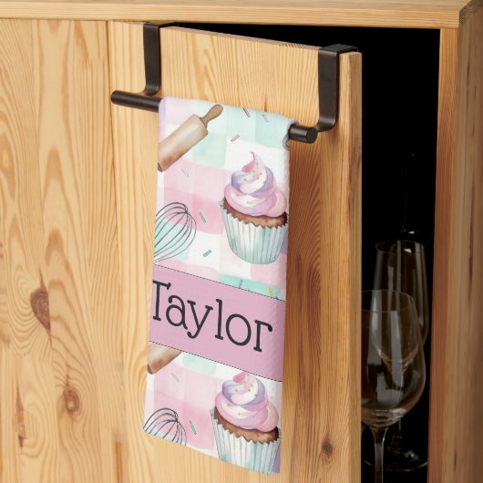 Personalisiertes Pastell-Cupcake-Karomuster Geschirrtuch (Drittel gefaltet)