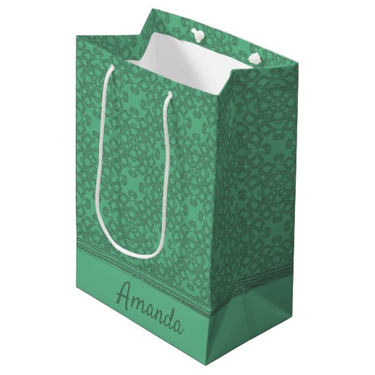 Personalisiertes Pfeffergrün Mittlere Geschenktüte (Vorderseite Schrägansicht)