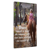 Personalisiertes Pferd mit tapferem Zitat Klemmbrett (Rechts)