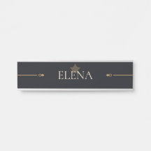 Personalisiertes Quiet Luxury Schwarz Gold Eingang