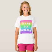 Personalisiertes Rainbow-Birthday-Girl T-Shirt (Vorne ganz)
