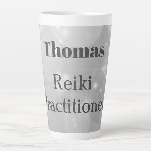 Personalisiertes Reiki Practitioner Funkeldesign Milchtasse (Vorderseite)